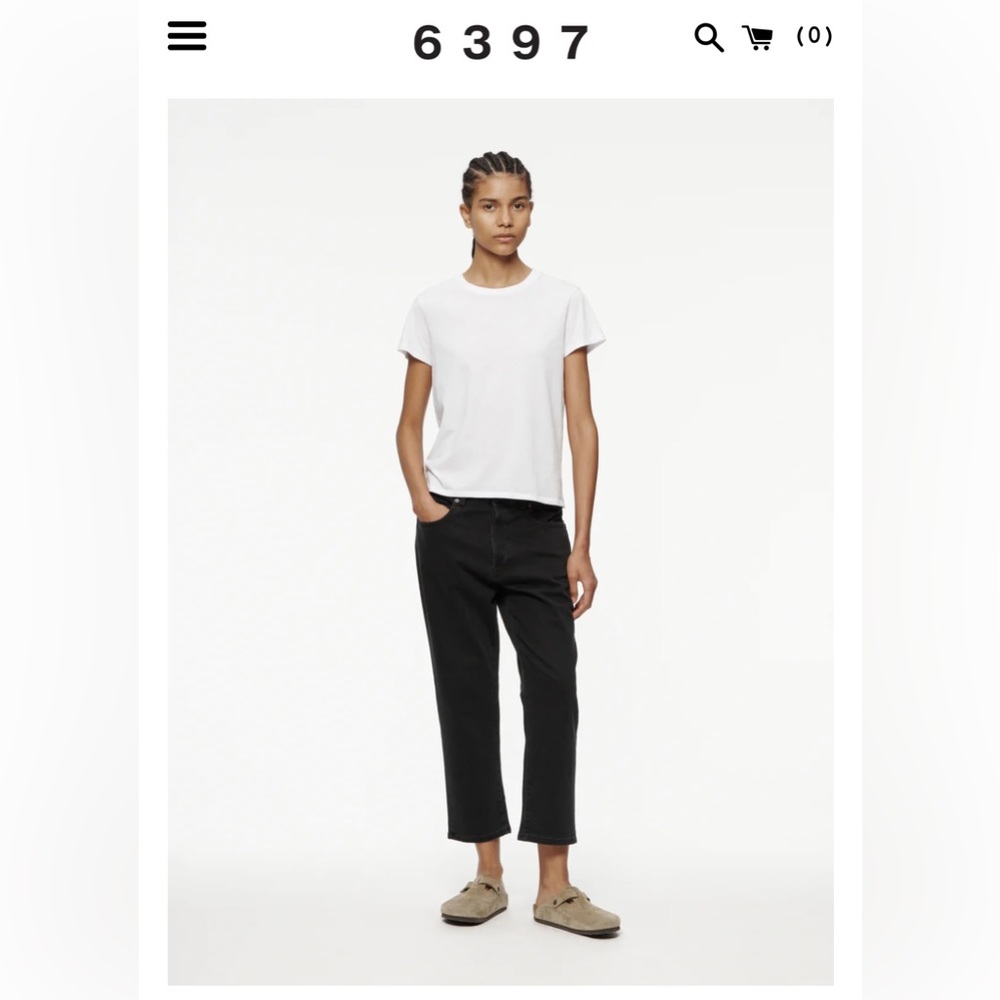 COPY - 6397 Shorty jeans on Coal in size 26